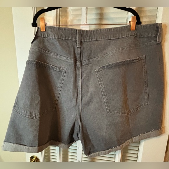 Old Navy Raw Hem Distressed Denim Jean Shorts-Size 28 - Picture 7 of 7